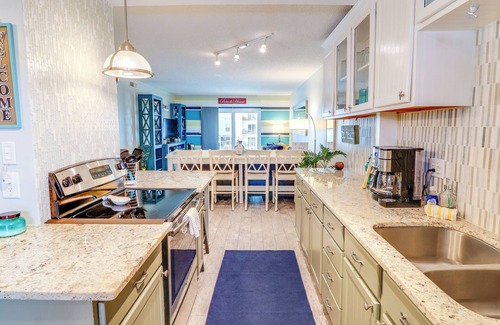 Brown House | Your Dose of Vitamin Sea - 2BDR @ Sea Coast Gardens