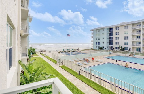 Brown House | Your Dose of Vitamin Sea - 2BDR @ Sea Coast Gardens