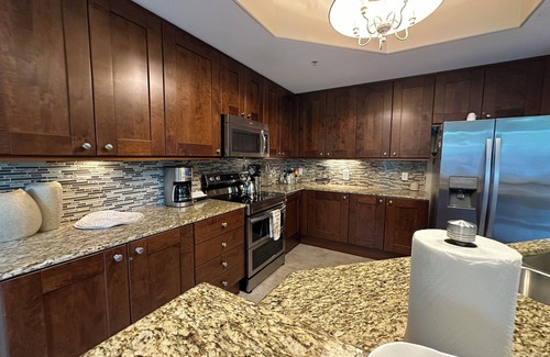 East Naples Condo | Your Dream Vacation Awaits at This Stunning 2B, 2B Condo at Naples Bay Resort!