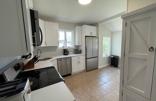 Farmingdale House | Your Farmingdale Escape: 5BR, 2BA Home with Backyard & Prime Location