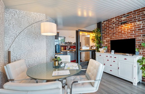 Guldengossa Apartment | Your Feel-Good Place Abendgold — Perfect for Families, Large Terrace & Close to the Lake with Free Parking