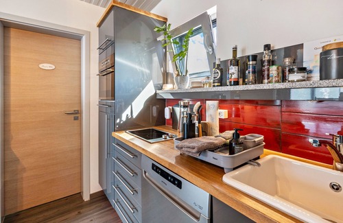 Guldengossa Apartment | Your Feel-Good Place Abendgold — Perfect for Families, Large Terrace & Close to the Lake with Free Parking