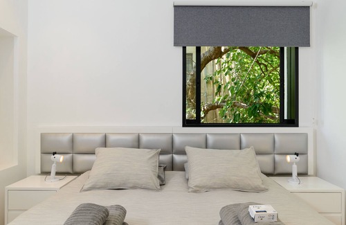 Old North Apartment | Your feet in the water! JABOTINSKY/HILTON