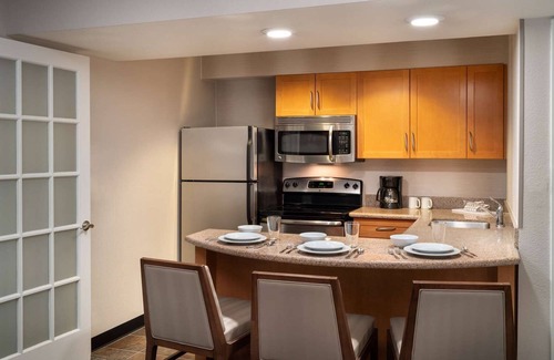 Tempe Hotel | Your Gateway to Arizona Adventures! Swimming Pool, Free Breakfast, Pets Allowed!