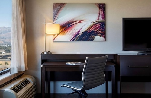 Milpitas Hotel | Your Gateway to Milpitas | Fitness Center, Pets are Allowed