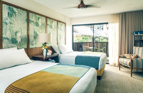 Waikiki Hotel | Your Gateway to Waikiki's White Sands! Contemporary Unit with Private Lanai!