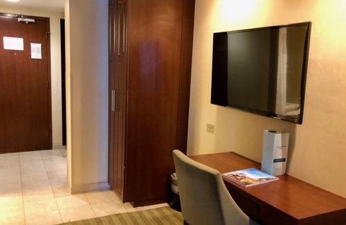 Sunny Isles Beach Resort | Your Gateway to Relaxation! Private Beach Access + Outdoor Pool