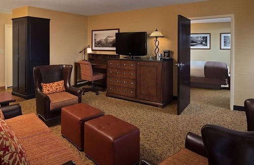 Gatlinburg Hotel | Your Gatlinburg Retreat for Relaxation! Swimming Pool, Pet-friendly Property!