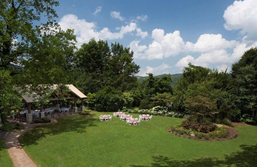 Gatlinburg Hotel | Your Gatlinburg Retreat for Relaxation! Swimming Pool, Pet-friendly Property!