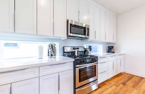 Lawndale/ Wayside House | Your Great Bungalows! Sleeps 18, 6BR/4BA, 8 Park