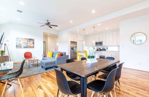 Lawndale/ Wayside House | Your Great Bungalows! Sleeps 18, 6BR/4BA, 8 Park