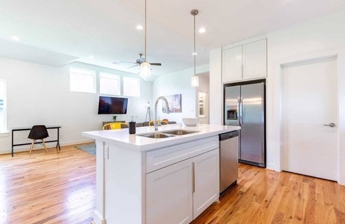 Lawndale/ Wayside House | Your Great Bungalows! Sleeps 18, 6BR/4BA, 8 Park