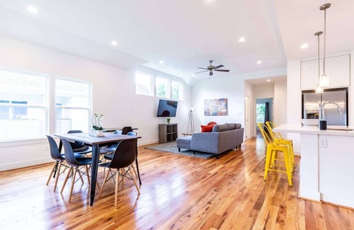 Lawndale/ Wayside House | Your Great Bungalows! Sleeps 18, 6BR/4BA, 8 Park