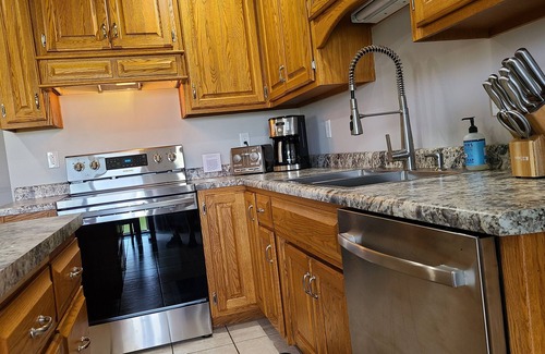 Green Bay House | Your Green Bay Home Base. Near I-43<Lambeau Field & Door County.