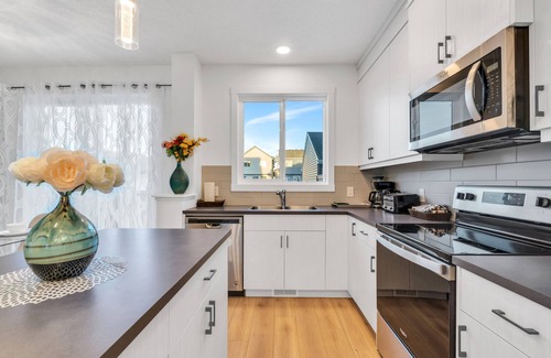 Southeast Calgary House | Your Happy Place in Setonn3 bed. Sleeps 6. Family-Friendly and peaceful home.