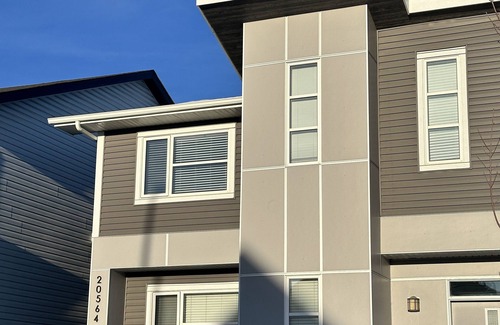 Southeast Calgary House | Your Happy Place in Setonn3 bed. Sleeps 6. Family-Friendly and peaceful home.