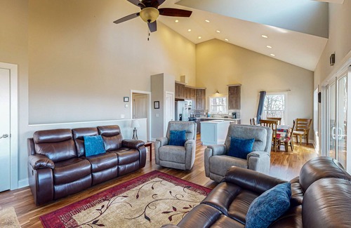 Clarkesville Cabin | Your Helen Escape with Breathtaking Mountain Views - wifi, firepit