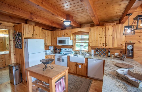 Buck Mountain Cabin | Your Hideout Near Hot Spots | 5 Mins to Great Eats | Buena Vista Log Cabin