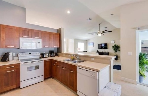 Trafalgar House | Your holiday home in Cape Coral for the whole family