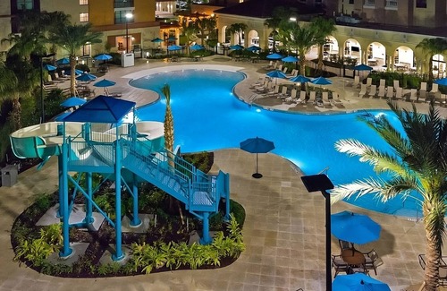 Florida Central Atlantic Coast Hotel | Your Home Away From Home! Full Kitchen, Swimming Pool, Pets Allowed!