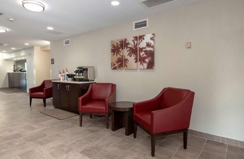 Southpoint House | Your Home Away From Home! Pets Allowed, Free Parking, Outdoor Pool