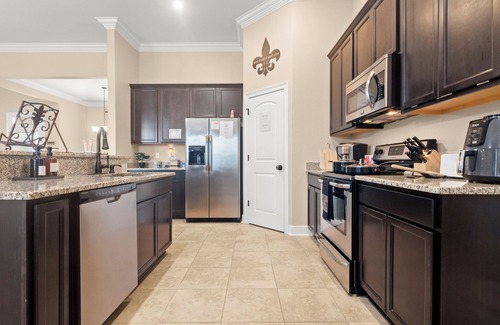Lake Charles House | Your Home Away from Home for Working Professionals: Luxury Suites with Two King Size Beds