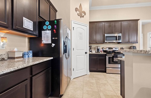 Lake Charles House | Your Home Away from Home for Working Professionals: Luxury Suites with Two King Size Beds
