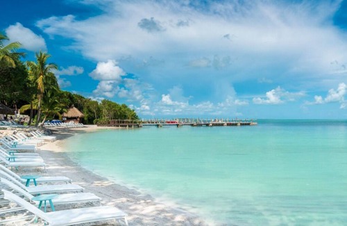 Rock Harbor Resort | Your Home Away From Home! 4 Relaxing Units, Free Parking, 2 Pools & Hot Tub