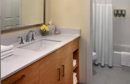 Monmouth Junction Hotel | Your Home Away From Home! Pet-Friendly, Outdoor Pool, Short Drive to Quarry Park