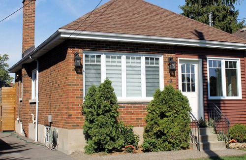 Hamilton House | Your home away from home close to McMaster University, bus and bike rentals