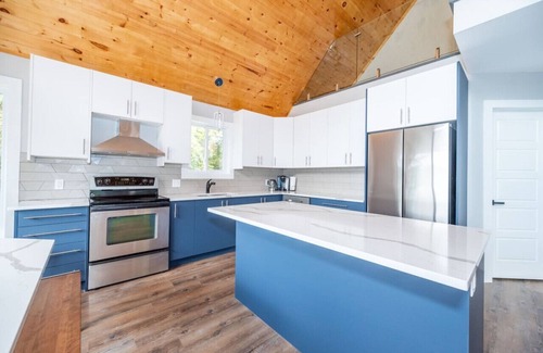 Mansfield-et-Pontefract Cabin | Your Home, Away from Home!