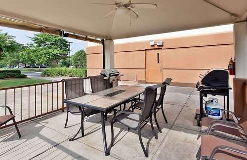 Horsham House | Your Home Away From Home! Free Parking, Pets Allowed, Near Speed Raceway