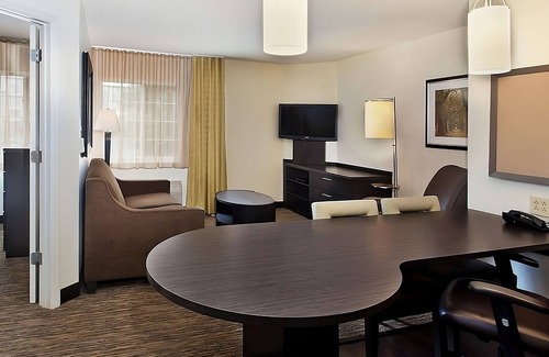 Horsham House | Your Home Away From Home! Free Parking, Pets Allowed, Near Speed Raceway