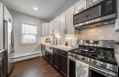 Windsor House | Your Home Away From Home~nDowntown Windsor
