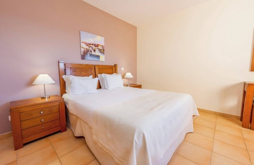 Praia da Luz Hotel | Your Home Away From Home! Fully-equipped Kitchen, 3 Swimming Pool, Free Parking!