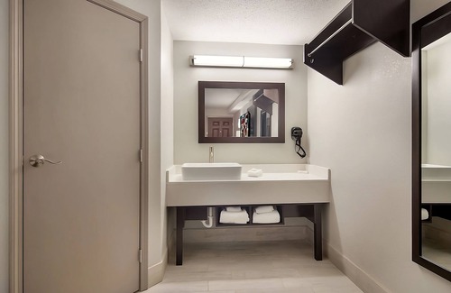 Erie Hotel | Your Home Away From Home! Pets Allowed, Free Parking