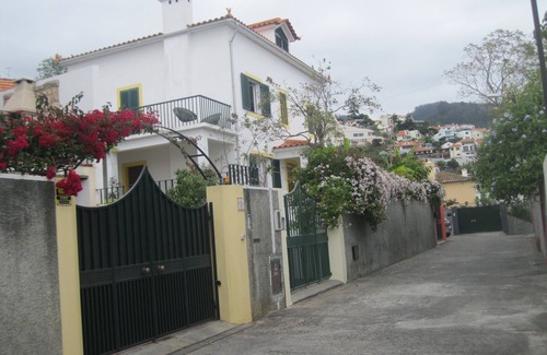 Imaculado Coracao de Maria Villa | Your home away from home - a large villa with garden - 5 mins from town center