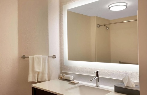 Doral Hotel | Your Home Away From Home! 2 Comfortable Units, Free Breakfast, Pools