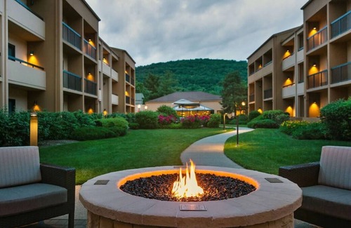 Mahwah House | Your Home Away From Home! FREE Parking, Onsite Pool, Pets Allowed!