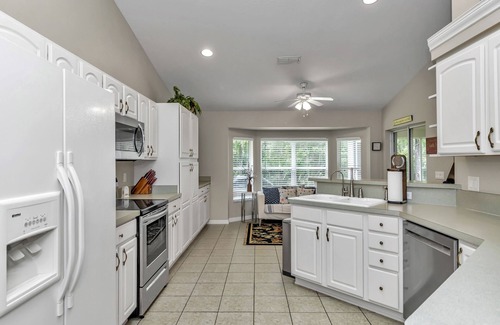 Fellowship House | Your home away from home! Pet friendly & 5 minutes from WEC.