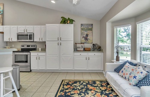 Fellowship House | Your home away from home! Pet friendly & 5 minutes from WEC.