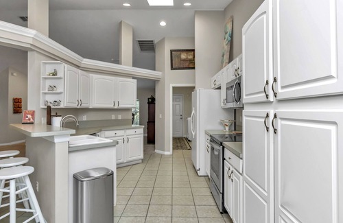 Fellowship House | Your home away from home! Pet friendly & 5 minutes from WEC.