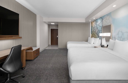 Clearwater Beach Hotel | Your Home Away From Home! 3 Great Units, On-Site Restaurant, Outdoor Pool