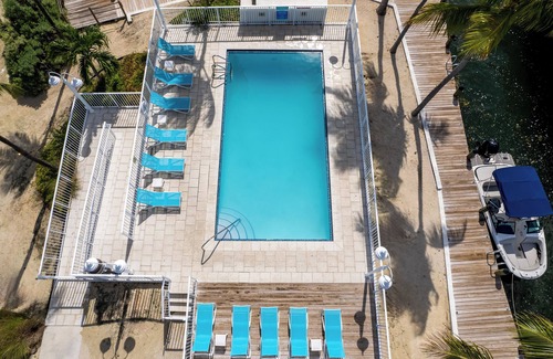 Islamorada Apartment | Your Home Away From Home! 4 Relaxing Units, FREE Parking, Onsite Pool