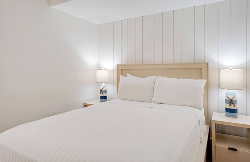 Islamorada Hotel | Your Home Away From Home! Onsite Pool, Free Breakfast, Free Parking