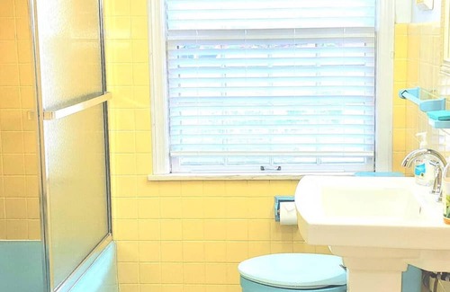 Youngstown House | Your Home Away from Home | Sleeps 12 Fully Equipped!