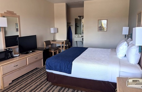 Window Rock Hotel | Your Home Base for Adventure in Arizona's High Desert! W/Indoor Pool & Hot Tub!