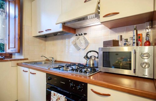 Palaia Apartment | Your home in the center of Tuscany with Hot tub, Air Conditioning and Deck