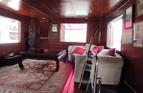 Phra Borom Maha Ratchawang Boat Rental | Your homestay on the Chao Phraya River in Bangkok, next to the Grand Palace