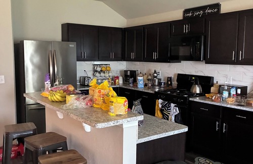 Stillwater House | “Your Honey Bee”100%,Newer4-bedroom housewith everything incharming Stillwater,“